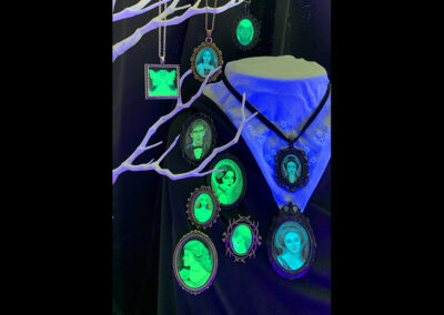 Glow-in-the-dark-jewelry-2