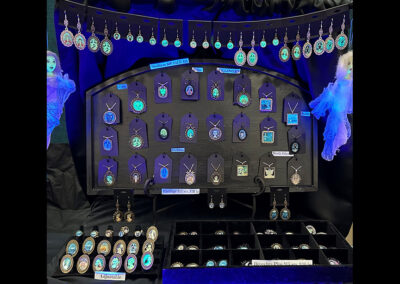 Glow-in-the-dark-jewelry